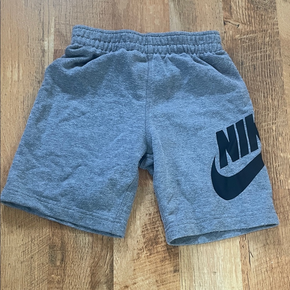 Nike Kids 🩶 Charcoal Gray Shorts Size 7
